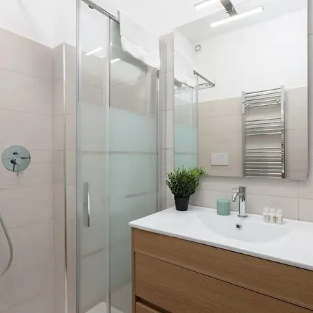 Apartment I San Siro I Steps To Metro, Ac & Free Wifi *