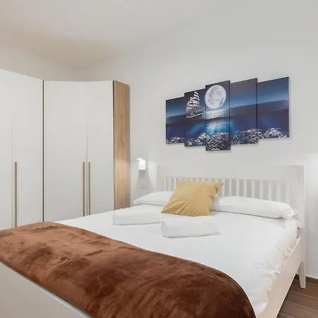 I San Siro I Steps To Metro, Ac & Free Wifi Apartment Milan